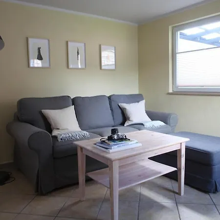 Luett Hus Ruegen, In Strandnaehe Dom wakacyjny *