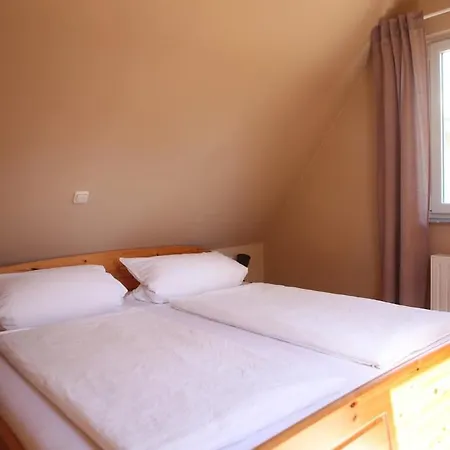 Luett Hus Ruegen, In Strandnaehe Dom wakacyjny Garz (Rugen)